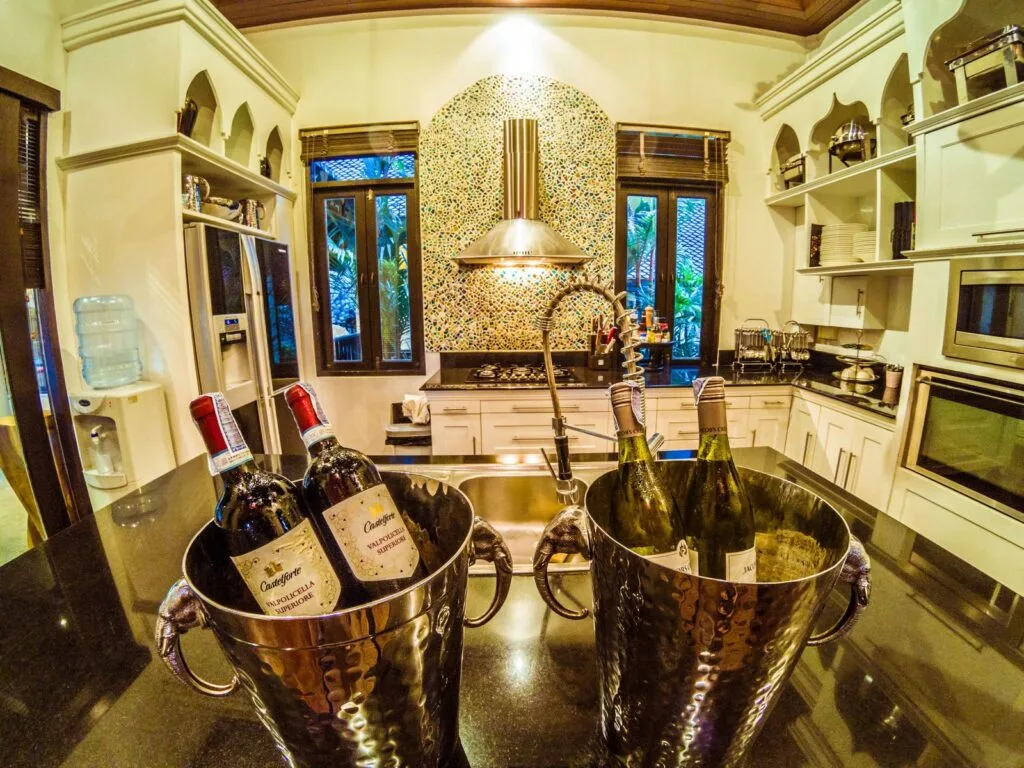 Kitchen and Dinning Room 001