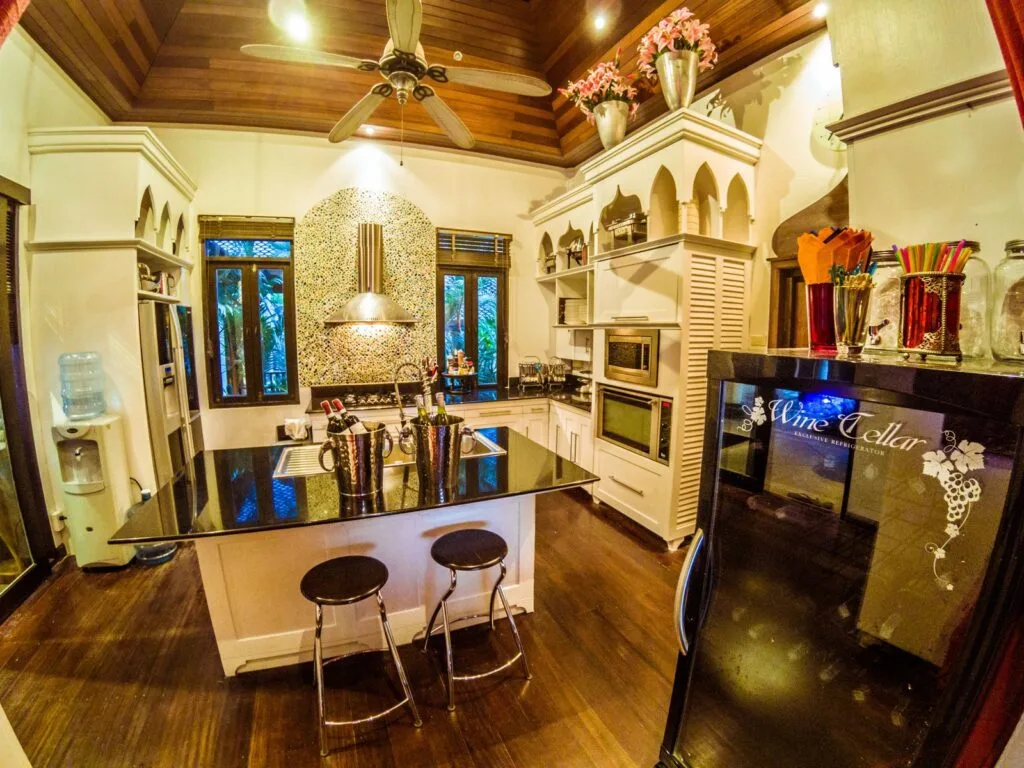 Kitchen and Dinning Room 002