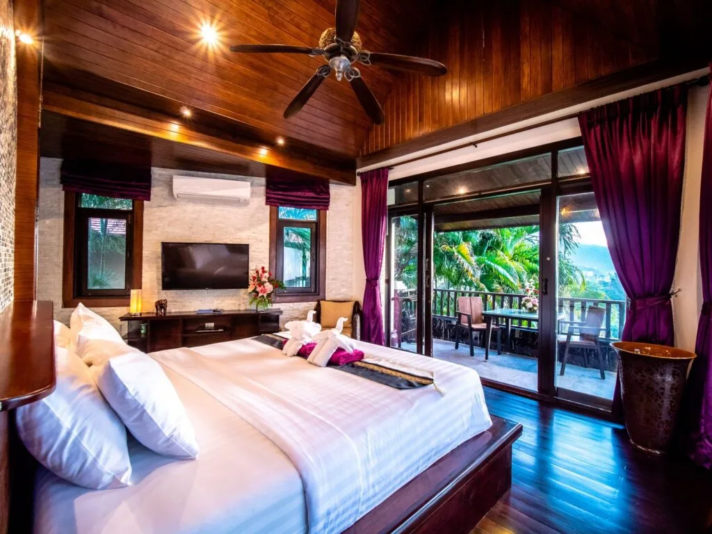 Queen Bedroom (No. 6) 10