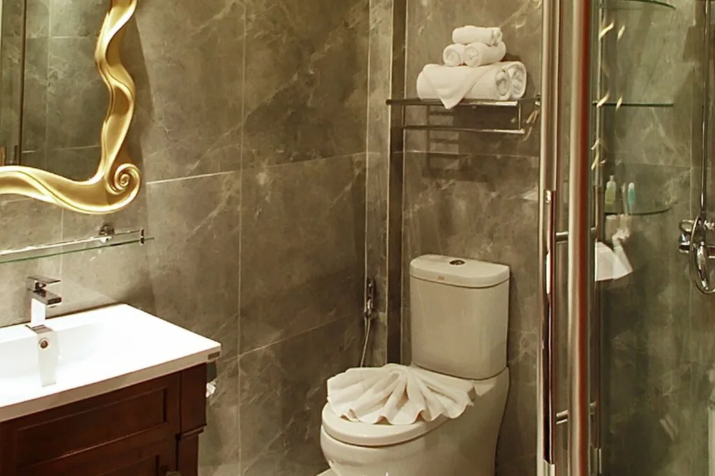 08 bathroom2